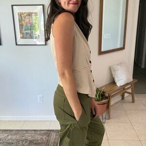 Amazon Cream Sleeveless Button-Down Top